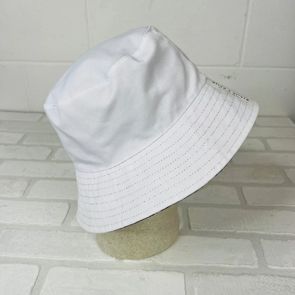Alice + Olivia Reversible Bucket Hat Black White Daisy Floral Sun Hat
